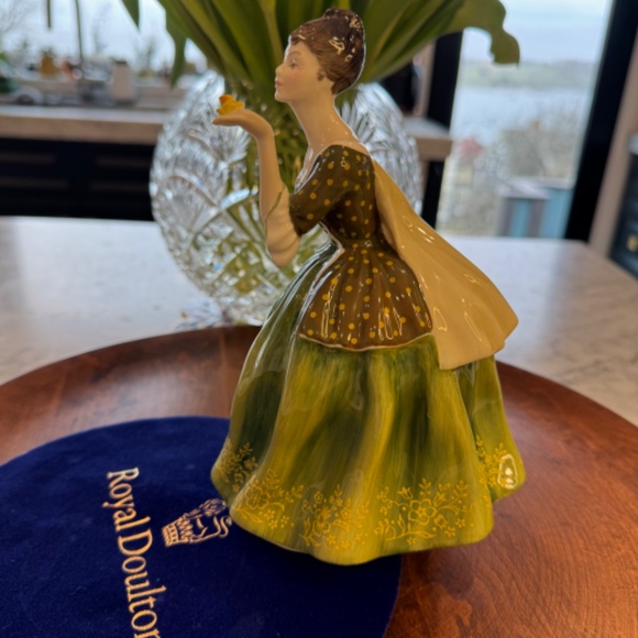 Royal Doulton Pretty Ladies Figurine "Fleur" HN 2368 - Picture 3 of 9